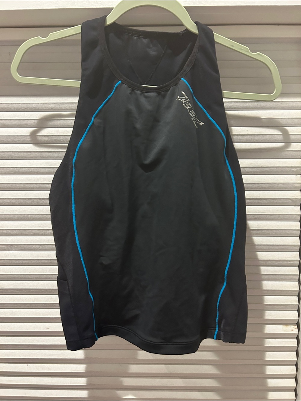 Zoot Ultra Tri Racerback Women's M Black Blue Triathlon Top Built-In Bra NWT